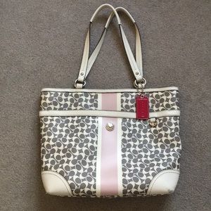 Barely used Coach purse!